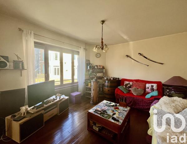 Maison de village 6 pièces de 124 m² à Louroux-de-Bouble (03330)