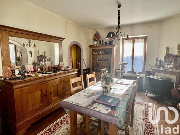 Maison de village 6 pièces de 124 m² à Louroux-de-Bouble (03330)