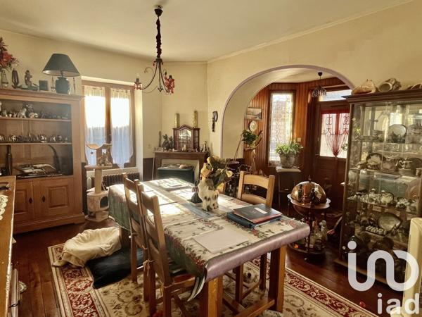 Maison de village 6 pièces de 124 m² à Louroux-de-Bouble (03330)