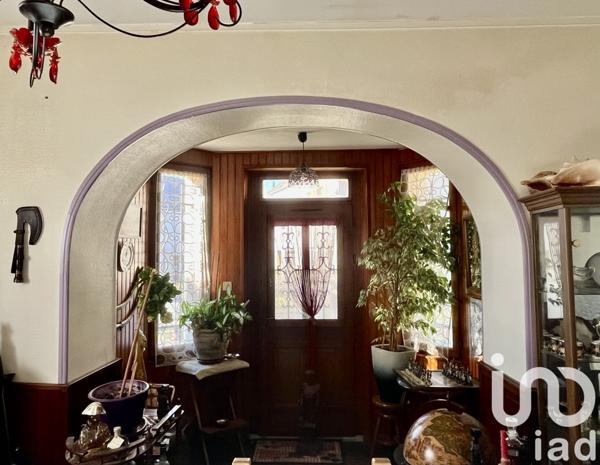 Maison de village 6 pièces de 124 m² à Louroux-de-Bouble (03330)