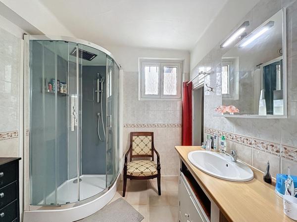 Maison de ville, proche commerces et commodités