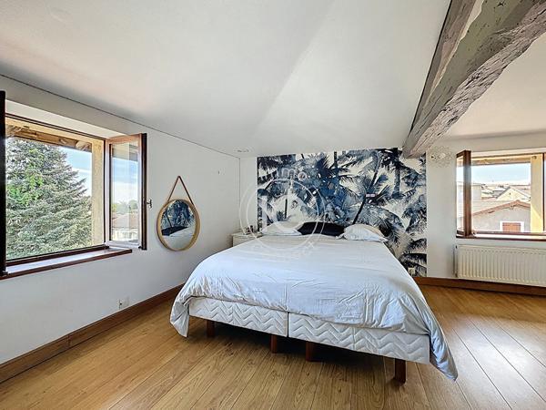 Maison ancienne rénovée de 240 m² avec piscine - Montanay