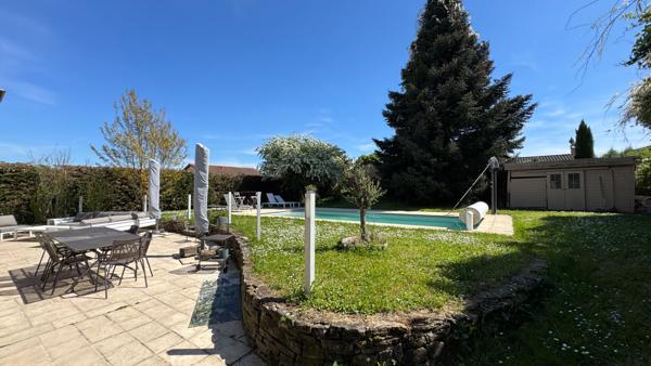 Maison ancienne rénovée de 240 m² avec piscine - Montanay