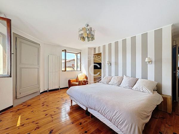 Maison ancienne rénovée de 240 m² avec piscine - Montanay