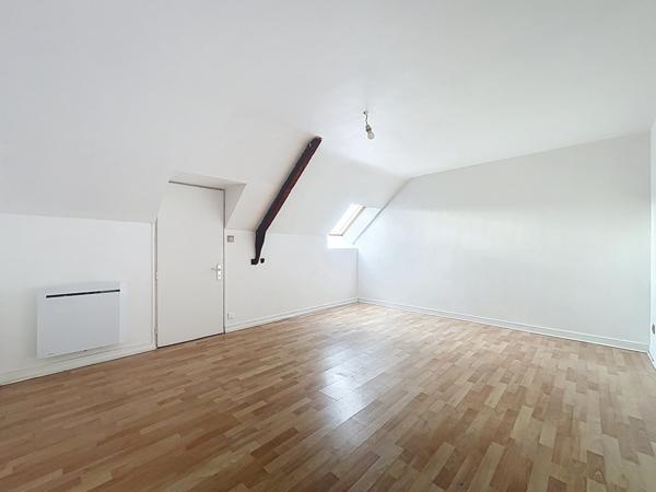 Au centre de la commune de Saint-Abraham, à moins de 13 minutes de Ploërmel et 30 minutes de Vannes. Avec une accessibilité rapide à la quatre voies.