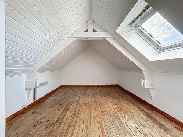 Au centre de la commune de Saint-Abraham, à moins de 13 minutes de Ploërmel et 30 minutes de Vannes. Avec une accessibilité rapide à la quatre voies.