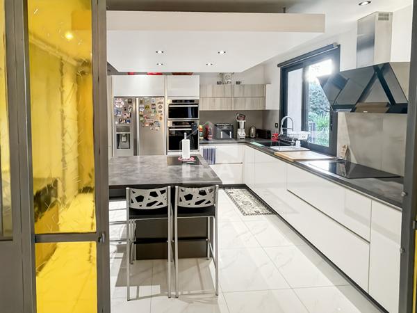 Maison Les Pennes Mirabeau SECTEUR L'INFERNET 6 pièces Un bien confidentiel pour amateurs de lieux singuliers.