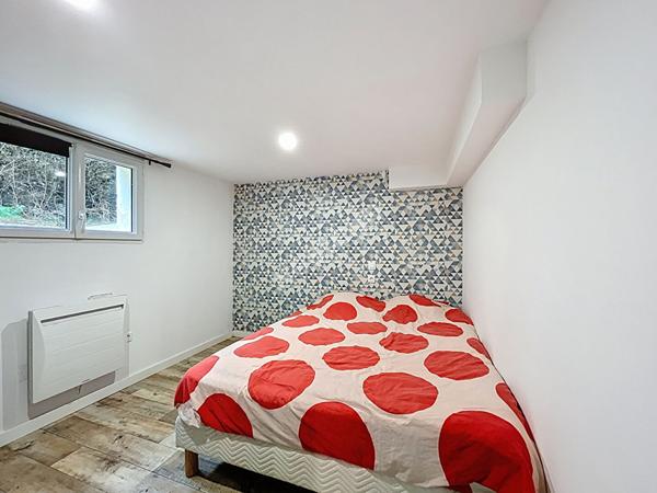 Maison sur sous-sol à vendre de 130m2, 4 chambres, sur terrain de 890m2