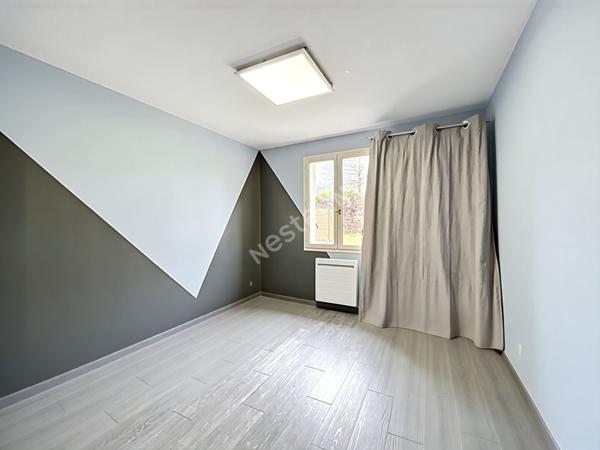 Maison sur sous-sol à vendre de 130m2, 4 chambres, sur terrain de 890m2