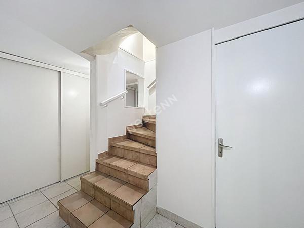 Maison sur sous-sol à vendre de 130m2, 4 chambres, sur terrain de 890m2