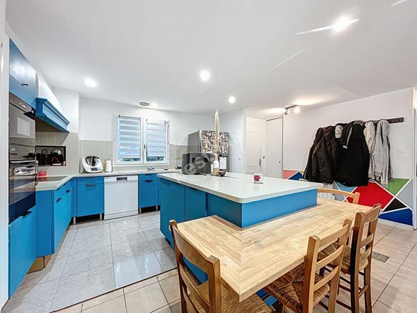 Maison sur sous-sol à vendre de 130m2, 4 chambres, sur terrain de 890m2