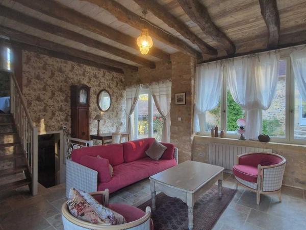 Maison ancienne - Les eyzies LES EYZIES - Propriété de charme offrant 240m² habitables et piscine au calme sur 1 hectare.