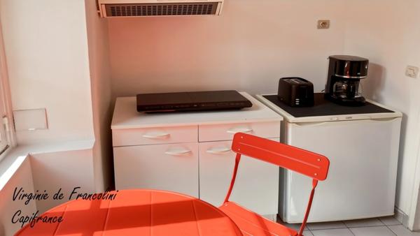 Quartier Mairie - A 3 mn à pied métro Mairie de Montreuil (L9)-A vendre Appartement T1-Traversant -Bien agencé- Calme