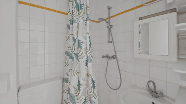 Quartier Mairie - A 3 mn à pied métro Mairie de Montreuil (L9)-A vendre Appartement T1-Traversant -Bien agencé- Calme