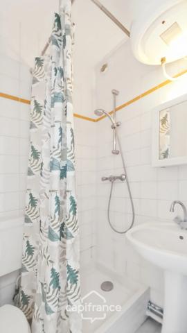 Quartier Mairie - A 3 mn à pied métro Mairie de Montreuil (L9)-A vendre Appartement T1-Traversant -Bien agencé- Calme