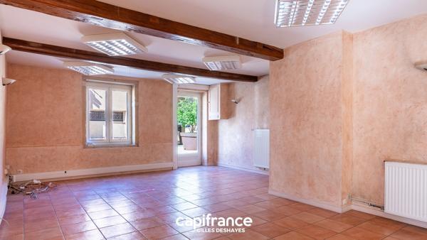VILLIÉ-MORGON – IMMEUBLE MIXTE – LOCAL COMMERCIAL + HABITATION + DÉPENDANCES