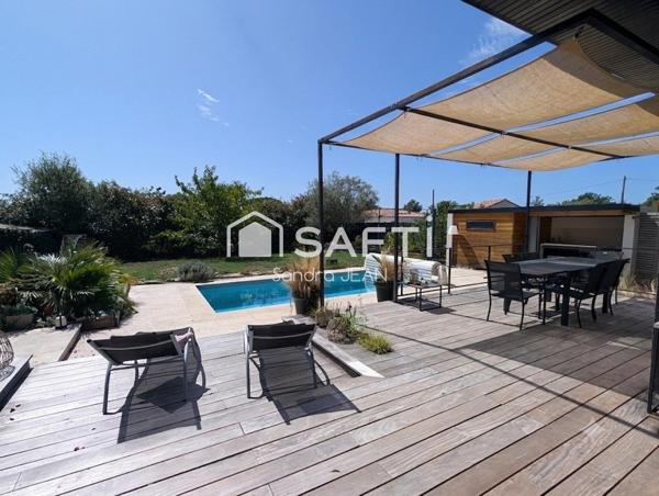 Maison contemporaine de plain-pied avec piscine