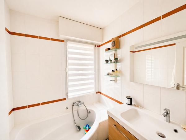 Appartement T4 de 109m2 avec sa grande terrasse - Proche Sèvre