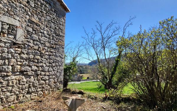 Maison à vendre    4 pièces • 300 m2 Joyeuse