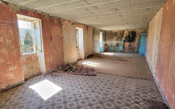 Maison à vendre    4 pièces • 300 m2 Joyeuse