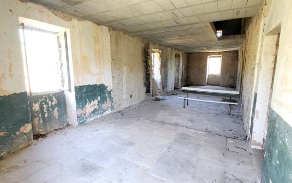 Maison à vendre    4 pièces • 300 m2 Joyeuse