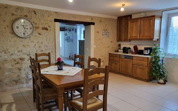 Maison à vendre    6 pièces •  Lussac-les-Châteaux