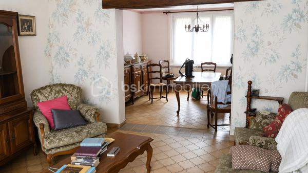 Maison de 110 M2 à rénover avec fort potentiel – Secteur résidentiel recherché, proche d’Arras
Située dans un environnement calme et privilégié, à proximité immédiate d’un golf et à seulement quelques minutes d’Arras, cette maison à rénover offre une opportunité rare pour les amoureux de projets immobiliers et de belles transformations.
Implantée dans un quartier résidentiel prisé, cette propriété bénéficie d’un emplacement idéal alliant tranquillité, cadre verdoyant et proximité des commodités.
Ses atouts :
• Environnement résidentiel calme et recherché
• Golf à proximité immédiate
• école primaire et Collège privé accessible à pied en 5 minutes
• Accès rapide à Arras et aux grands axes
• Fort potentiel pour résidence principale, maison familiale ou investissement patrimonial
Cette maison n’attend que votre vision pour révéler tout son caractère et devenir un bien d’exception dans un secteur particulièrement attractif.
Une opportunité rare pour les amateurs de rénovation et de projets à forte valeur ajoutée.
 - 1200 M2 de terrain ( possibilité de vendre 500 où 600 M2 )
Pour plus d’informations ou organiser une visite, contactez-moi

Prix négociable