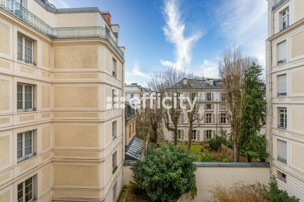 Appartement
         3 pièces
        - 103 m² Bien prestige