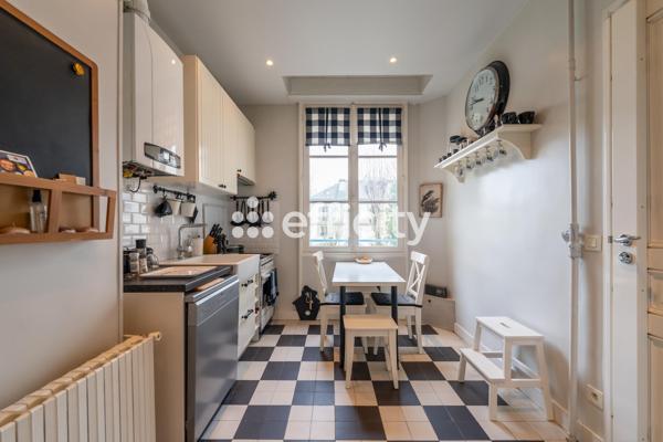 Appartement
         3 pièces
        - 103 m² Bien prestige