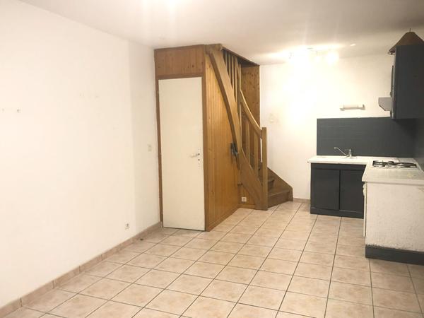 Maison de village sur 2 niveaux, Saint Genix Les Villages