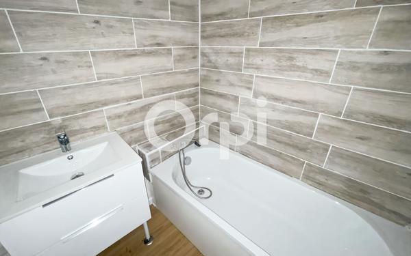 Appartement à louer    3 pièces • 76 m2 Marquise