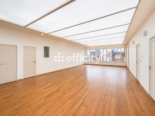 Immeuble
        
        - 2000 m² Exclusivité 775 000 € *