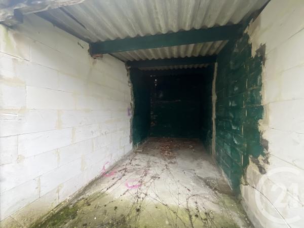 Parking à vendre  159 m2 ST QUENTIN - 02