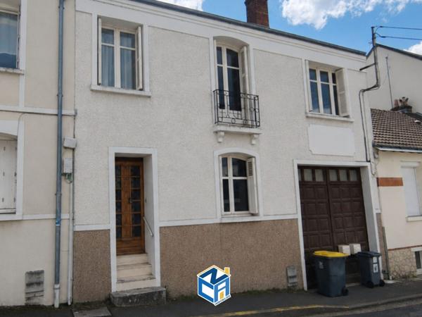 Maison de ville avec cave, dépendance et jardin