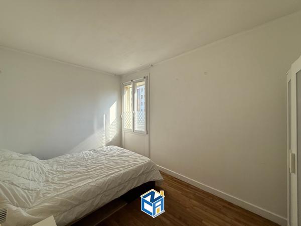 APPARTEMENT T4 - 2 CHAMBRES - PARKING - PROCHE COMMODITÉS