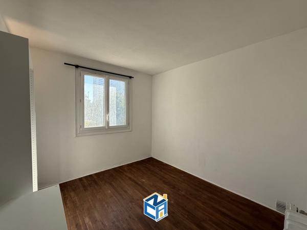 APPARTEMENT T4 - 2 CHAMBRES - PARKING - PROCHE COMMODITÉS
