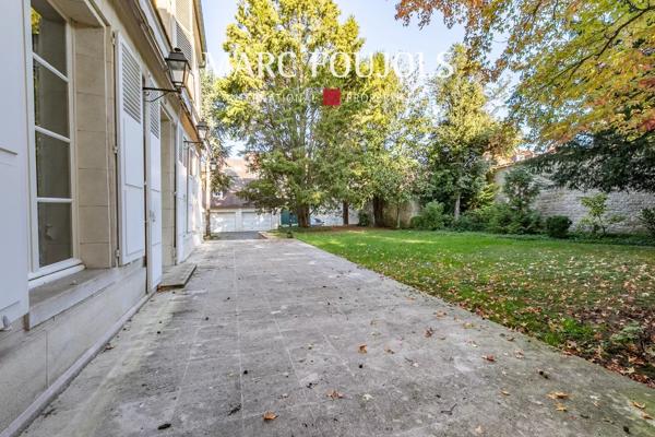Hotel particulier – Hypercentre ville Compiègne avec jardin remarquable