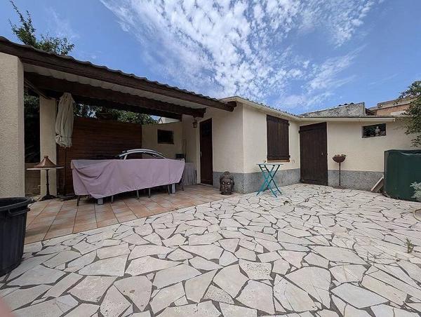 Vente                                                      Maison
                        
                     5 pièces                      108 m2                     à Port-de-Bouc