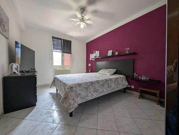 Vente                                                      Maison
                        
                     5 pièces                      108 m2                     à Port-de-Bouc