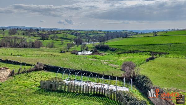 Corps de ferme avec 10000m² de terrain