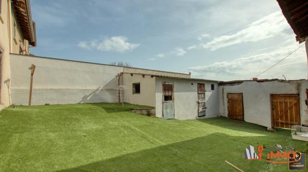 Corps de ferme avec 10000m² de terrain