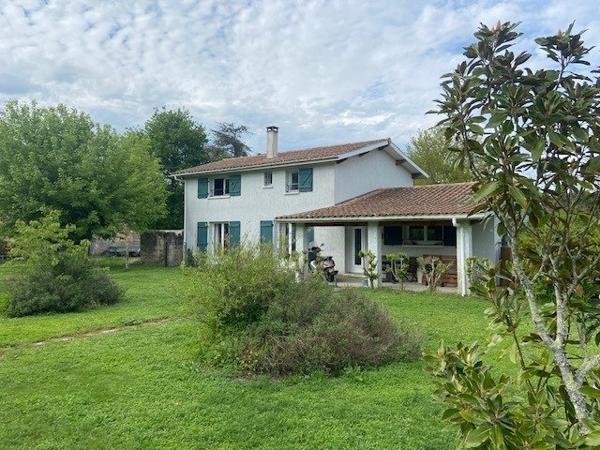 Au calme sur 1960 m² de terrain.