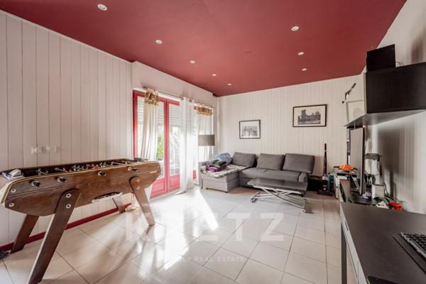 Propriété avec jardin et terrasse avec vue sur la Tour Eiffel