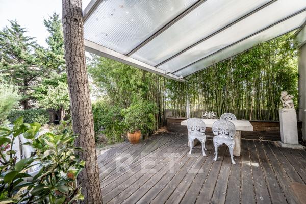 Propriété avec jardin et terrasse avec vue sur la Tour Eiffel