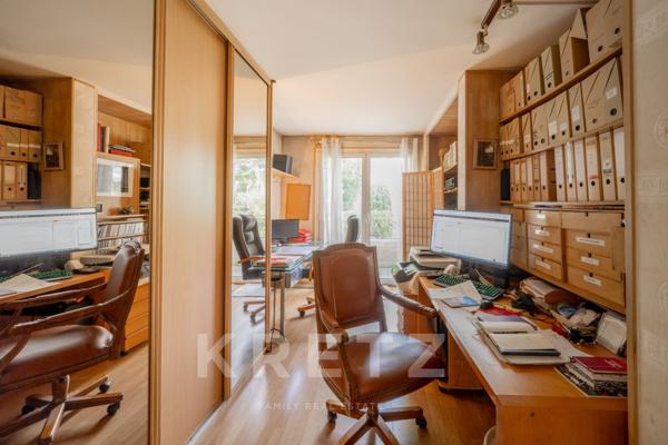 Propriété avec jardin et terrasse avec vue sur la Tour Eiffel