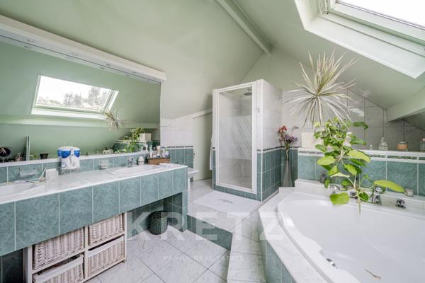 Propriété avec jardin et terrasse avec vue sur la Tour Eiffel