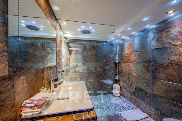 Propriété avec jardin et terrasse avec vue sur la Tour Eiffel