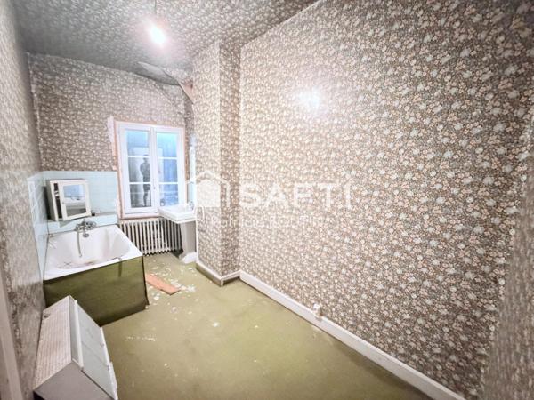 IMMEUBLE DE 3 LOGEMENTS + LOCAL COMMERCIAL AU CENTRE VILLE DE NIORT