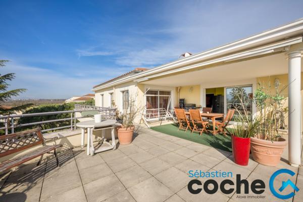 Charbonnières-les-Bains (69260) CHARBONNIÈRES - Rooftop 143m² avec solarium de 100 m²