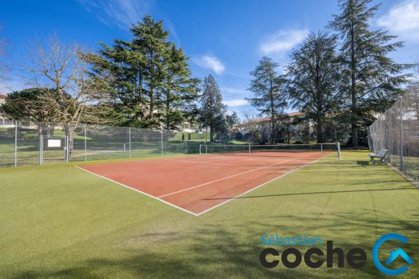 Charbonnières-les-Bains (69260) CHARBONNIÈRES - Rooftop 143m² avec solarium de 100 m²